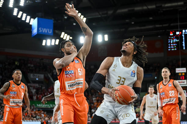 更是以恐怖 更是以恐怖