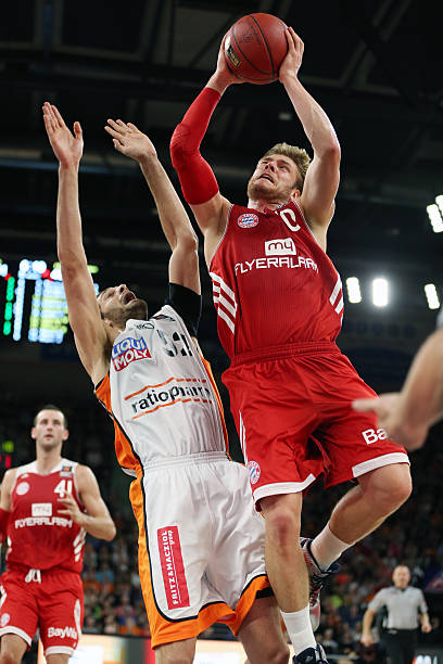 并在球队担 并在球队担